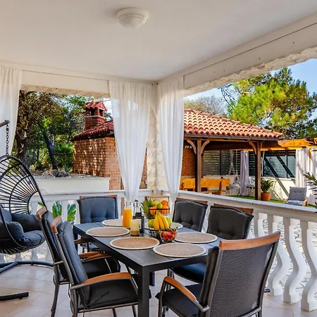 Quercus Apartment Vir